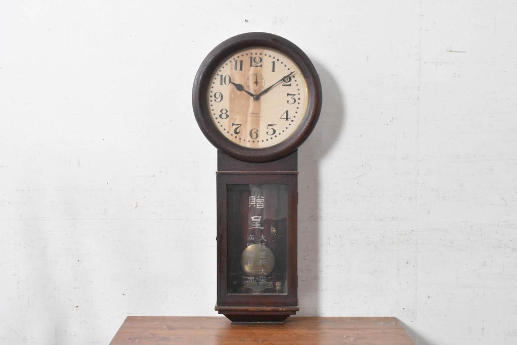 アメリカアンティーク　1920年頃　Ansonia Clock Company(アンソニア)　特大サイズ　丸型文字盤とガラス窓の掛け時計　(R-091840)