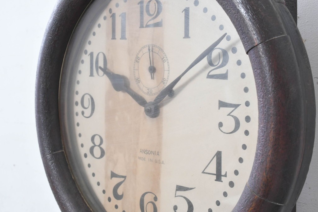アメリカアンティーク　1920年頃　Ansonia Clock Company(アンソニア)　特大サイズ　丸型文字盤とガラス窓の掛け時計　(R-091840)