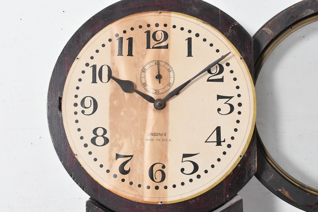 アメリカアンティーク　1920年頃　Ansonia Clock Company(アンソニア)　特大サイズ　丸型文字盤とガラス窓の掛け時計　(R-091840)