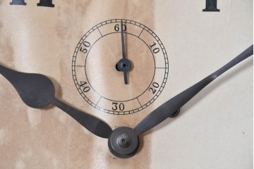 アメリカアンティーク　1920年頃　Ansonia Clock Company(アンソニア)　特大サイズ　丸型文字盤とガラス窓の掛け時計　(R-091840)