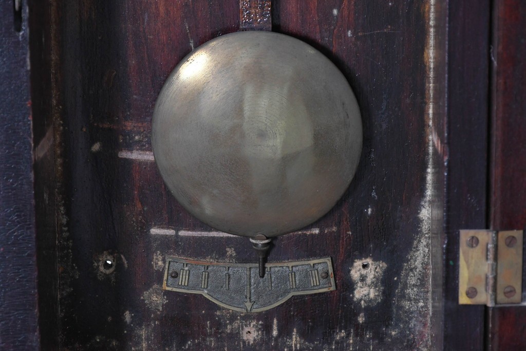 アメリカアンティーク　1920年頃　Ansonia Clock Company(アンソニア)　特大サイズ　丸型文字盤とガラス窓の掛け時計　(R-091840)