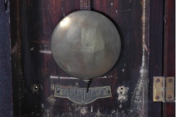 アメリカアンティーク　1920年頃　Ansonia Clock Company(アンソニア)　特大サイズ　丸型文字盤とガラス窓の掛け時計　(R-091840)