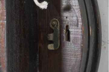 アメリカアンティーク　1920年頃　Ansonia Clock Company(アンソニア)　特大サイズ　丸型文字盤とガラス窓の掛け時計　(R-091840)