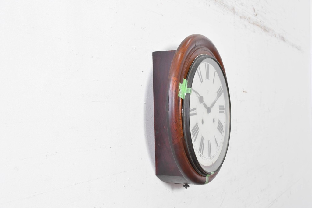 アメリカアンティーク　Ansonia Clock Company(アンソニア)　ローマ数字の文字盤を備えた丸型掛け時計　(R-091843)