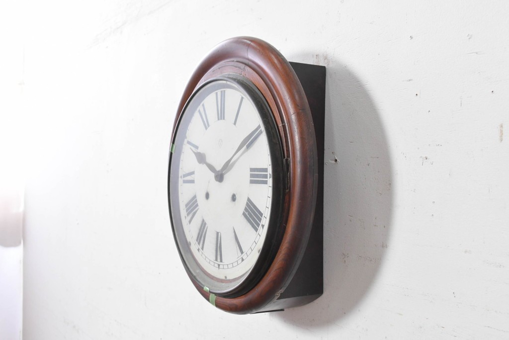 アメリカアンティーク　Ansonia Clock Company(アンソニア)　ローマ数字の文字盤を備えた丸型掛け時計　(R-091843)
