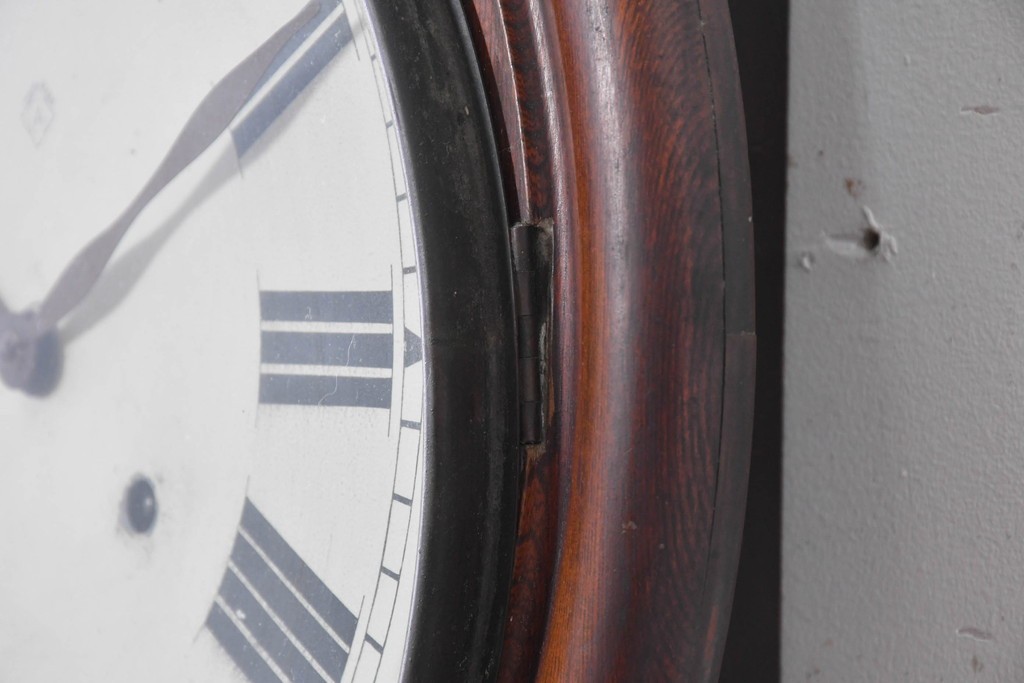 アメリカアンティーク　Ansonia Clock Company(アンソニア)　ローマ数字の文字盤を備えた丸型掛け時計　(R-091843)