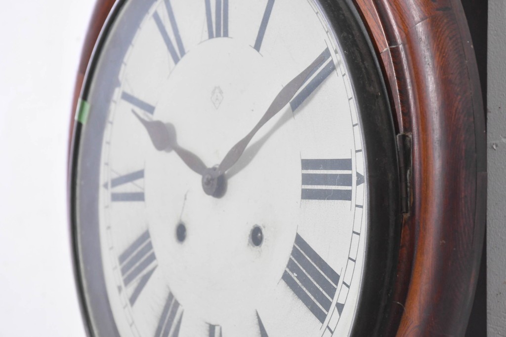 アメリカアンティーク　Ansonia Clock Company(アンソニア)　ローマ数字の文字盤を備えた丸型掛け時計　(R-091843)