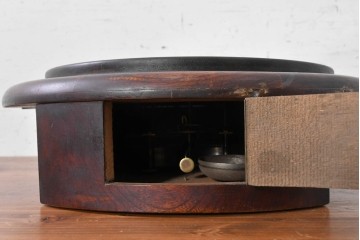 アメリカアンティーク　Ansonia Clock Company(アンソニア)　ローマ数字の文字盤を備えた丸型掛け時計　(R-091843)