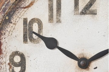 和製アンティーク　昭和初期　RUBY(ルビー印)　グレシャム丸型　大きな数字の文字盤と丸い木枠がレトロな丸型掛け時計　(R-091844)