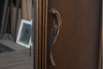 中古　美品　松永工房　Continue(カンティーニュ)　葡萄の彫刻がアクセントの姿見付きワードローブ　定価推定50万円以上　(R-091847)