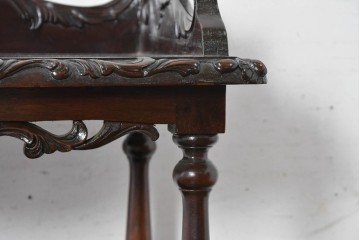 イギリスアンティーク　1900年頃　高級品　マホガニー材　曲線彫刻を随所に施した凝った作りの4段オープンラック　(R-091848)