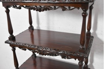イギリスアンティーク　1900年頃　高級品　マホガニー材　曲線彫刻を随所に施した凝った作りの4段オープンラック　(R-091848)