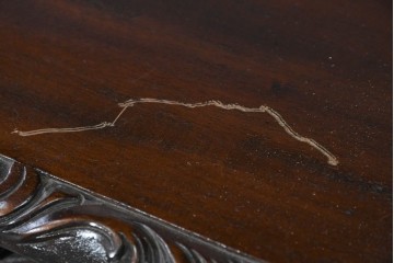 イギリスアンティーク　1900年頃　高級品　マホガニー材　曲線彫刻を随所に施した凝った作りの4段オープンラック　(R-091848)