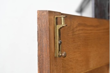イギリスアンティーク　1910年頃　オーク材　彫刻入り扉と4杯の引き出しを備えたチェスト　(R-091849)