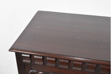 イギリスアンティーク　1910年頃　オーク材　彫刻入り扉と4杯の引き出しを備えたチェスト　(R-091849)