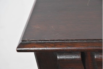 イギリスアンティーク　1910年頃　オーク材　彫刻入り扉と4杯の引き出しを備えたチェスト　(R-091849)