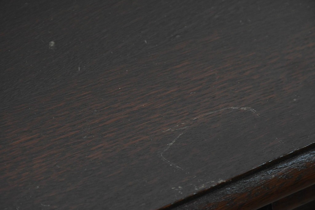 イギリスアンティーク　1910年頃　オーク材　彫刻入り扉と4杯の引き出しを備えたチェスト　(R-091849)
