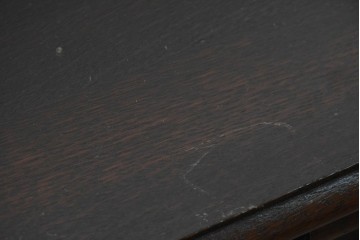 イギリスアンティーク　1910年頃　オーク材　彫刻入り扉と4杯の引き出しを備えたチェスト　(R-091849)