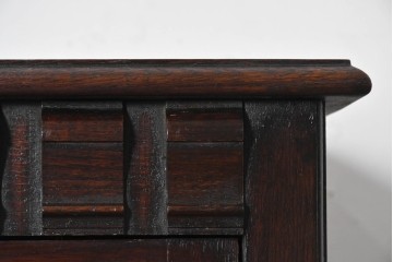 イギリスアンティーク　1910年頃　オーク材　彫刻入り扉と4杯の引き出しを備えたチェスト　(R-091849)