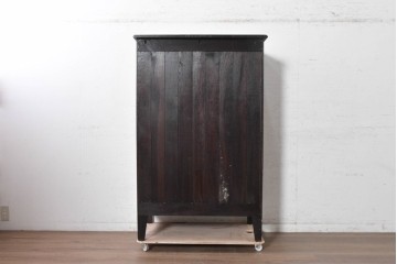 イギリスアンティーク　1910年頃　オーク材　彫刻入り扉と4杯の引き出しを備えたチェスト　(R-091849)