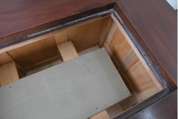 和製ヴィンテージ　松本民芸家具　A型洋炉卓　厚みのある天板とパネル装飾が印象的な囲炉裏テーブル　定価約91万円　(R-091851)