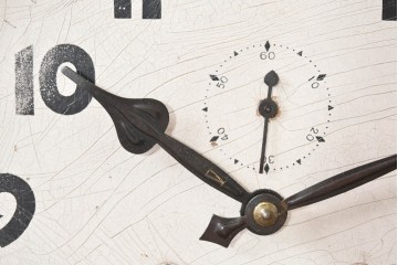 和製アンティーク　明治期　横浜エムズイ商会　彫刻入りの丸型掛け時計　(R-091854)
