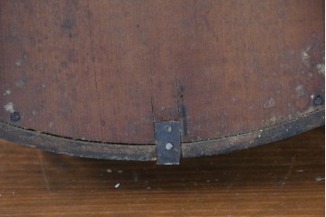 和製アンティーク　明治期　横浜エムズイ商会　彫刻入りの丸型掛け時計　(R-091854)