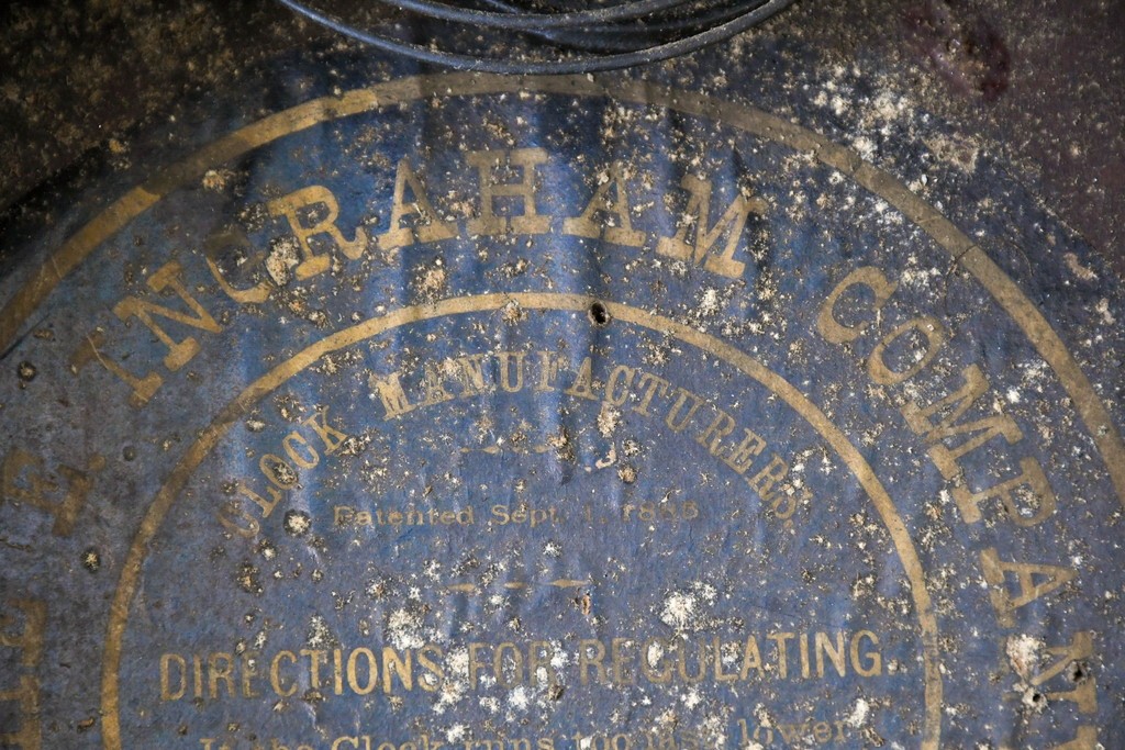 アメリカアンティーク　1880年頃　E. INGRAHAM&CO(イングラハム社)　ゴールドカラーの丸枠を配しただるま時計　(R-091859)