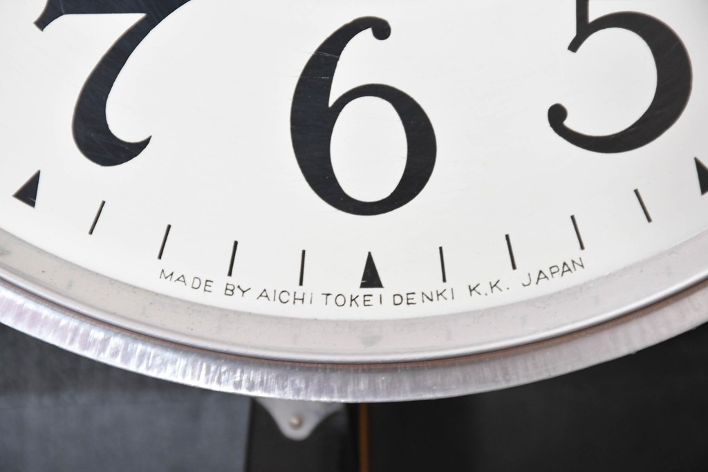 和製ヴィンテージ　昭和中期　愛知時計電機(アイチ、AICHI)　大型サイズ!!　振り子が見えるガラス扉と立体装飾の掛け時計　(R-091860)