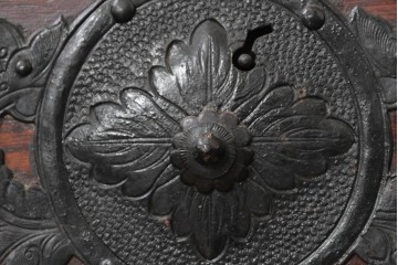 和製アンティーク　明治期　上手物　前面欅材　重厚な黒金具を配した仙台箪笥　(R-091864)