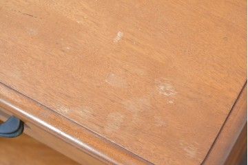 中古　美品　横浜クラシック家具　ダニエル(Daniel)　引き出しとオープン棚を備えたナイトテーブル　(R-091867)