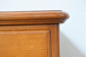 中古　美品　横浜クラシック家具　ダニエル(Daniel)　引き出しとオープン棚を備えたナイトテーブル　(R-091867)