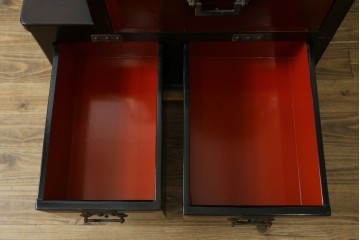 中古　美品　職人手作り　希少な廃番品!　民芸城山　深みのある朱色と濃茶色のコントラストが美しい一閑張りの階段箪笥　(R-091883)