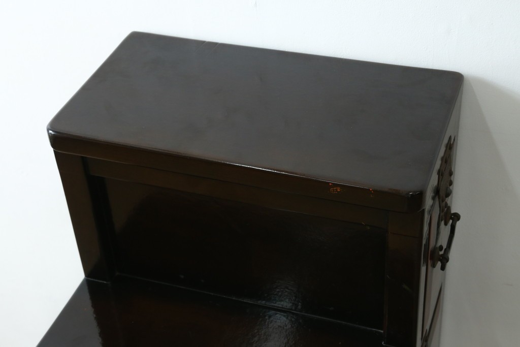 中古　美品　職人手作り　希少な廃番品!　民芸城山　深みのある朱色と濃茶色のコントラストが美しい一閑張りの階段箪笥　(R-091883)