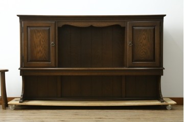 中古　横浜クラシック家具　ノックオンウッド(knockonwood)　ナラ材　両開きの収納扉と飾り棚を備えたウォールキャビネット　(R-091885)