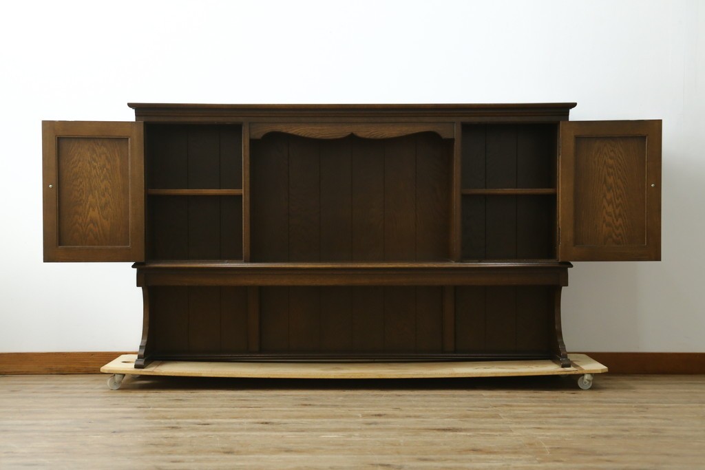 中古　横浜クラシック家具　ノックオンウッド(knockonwood)　ナラ材　両開きの収納扉と飾り棚を備えたウォールキャビネット　(R-091885)