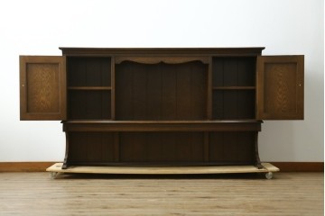 中古　横浜クラシック家具　ノックオンウッド(knockonwood)　ナラ材　両開きの収納扉と飾り棚を備えたウォールキャビネット　(R-091885)