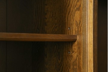 中古　横浜クラシック家具　ノックオンウッド(knockonwood)　ナラ材　両開きの収納扉と飾り棚を備えたウォールキャビネット　(R-091885)
