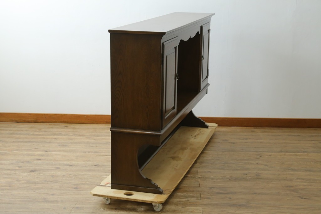 中古　横浜クラシック家具　ノックオンウッド(knockonwood)　ナラ材　両開きの収納扉と飾り棚を備えたウォールキャビネット　(R-091885)
