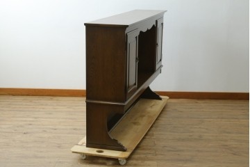 中古　横浜クラシック家具　ノックオンウッド(knockonwood)　ナラ材　両開きの収納扉と飾り棚を備えたウォールキャビネット　(R-091885)