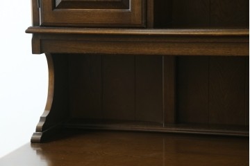 中古　横浜クラシック家具　ノックオンウッド(knockonwood)　ナラ材　両開きの収納扉と飾り棚を備えたウォールキャビネット　(R-091885)