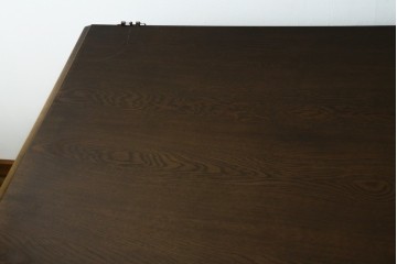 中古　横浜クラシック家具　ノックオンウッド(knockonwood)　ナラ材　クラシカルな金具を備えた重厚なデザインの両袖机　(R-091886)