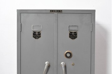 和製アンティーク　昭和初期　「吉田金庫」の銘板付き　オールスチール製の強固な両開き金庫　(R-091927)