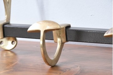 ヨーロッパアンティーク　真鍮製　優雅な透かし装飾と5連フックのトレインラック　(R-091928)