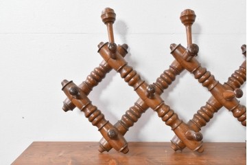 フランスアンティーク　職人の手仕事によるボビンターニング装飾が施された伸縮式ウォールフック　(R-091931)