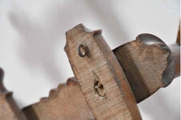 フランスアンティーク　職人の手仕事によるボビンターニング装飾が施された伸縮式ウォールフック　(R-091931)
