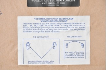 アメリカヴィンテージ　Windsor Art & Mirror Company(ウィンザー・アート&ミラー)　アンティーク調　彫刻装飾がクラシカルなウォールミラー　(R-091939)