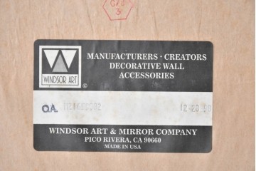 アメリカヴィンテージ　Windsor Art & Mirror Company(ウィンザー・アート&ミラー)　アンティーク調　彫刻装飾がクラシカルなウォールミラー　(R-091939)
