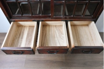 中古　美品　志太民芸家具　重厚な金具と美しい木目が目を引く格子茶箪笥　(R-091958)