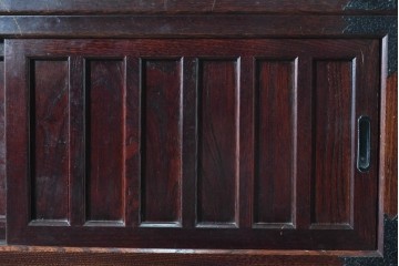 中古　美品　志太民芸家具　重厚な金具と美しい木目が目を引く格子茶箪笥　(R-091958)